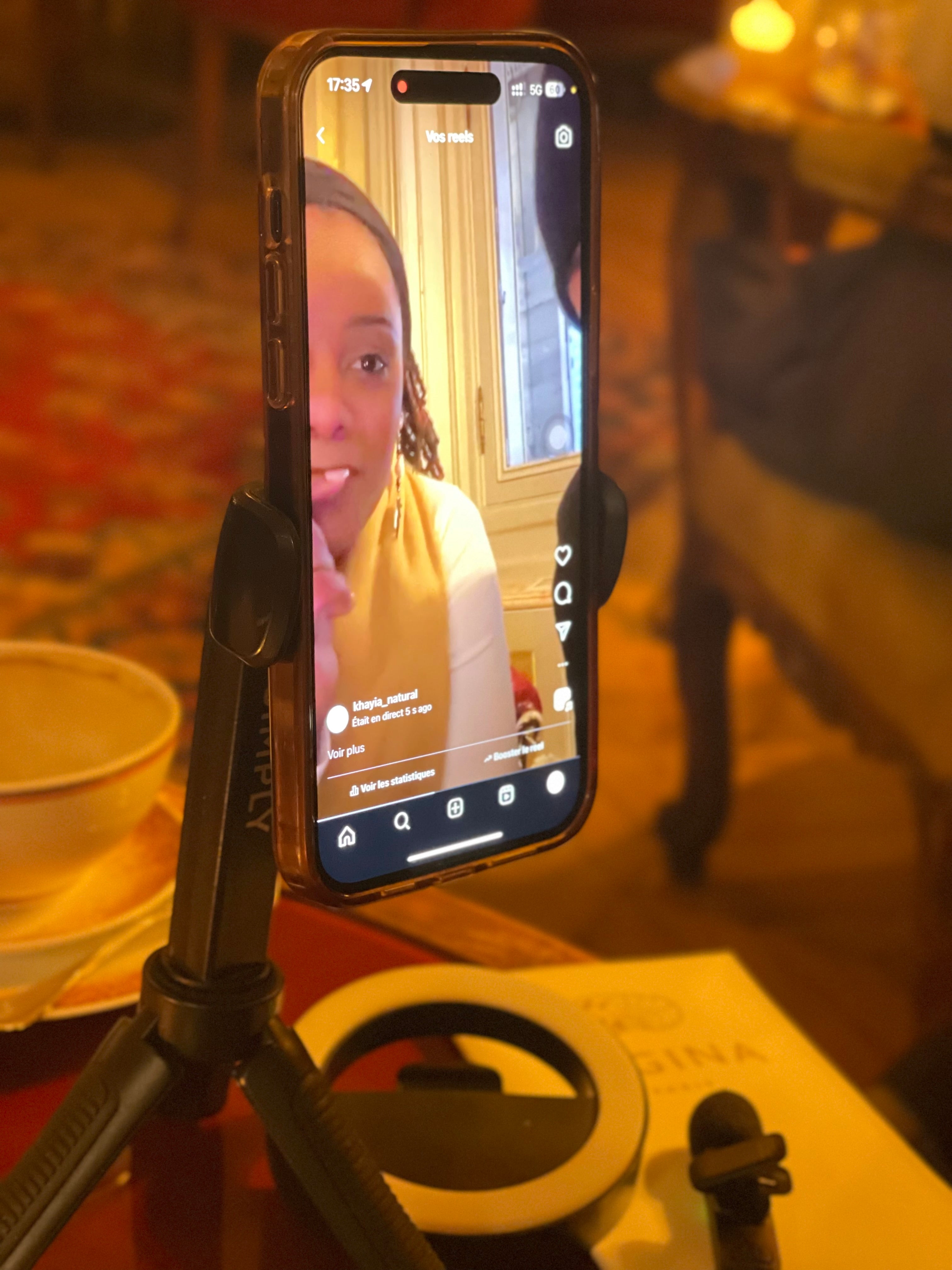 Charger la vidéo : 🎙 La Causerie de Khayia, c’est bien plus qu’un podcast.C’est un espace de parole authentique, où l’on met en lumière les parcours inspirants des entreprenoires ultramarins.À travers chaque échange, je vous fais découvrir l’art, le talent et le travail acharné de nos entrepreneur·es d’outre-mer.On y parle sans filtre de nos difficultés, de nos parcours semés d’embûches, de nos non-dits, sans égos… mais surtout, de nos victoires et de notre résilience.Bienvenue dans un espace de partage, d’émotion et de fierté.🧉 Prenez un thé péyi, installez-vous… La Causerie commence.